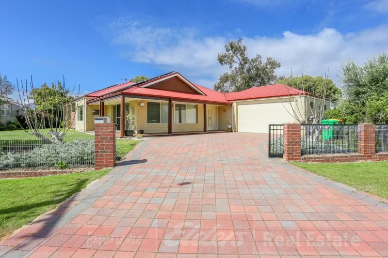 4 bedrooms House in 15 Burt Street EAST BUNBURY WA, 6230