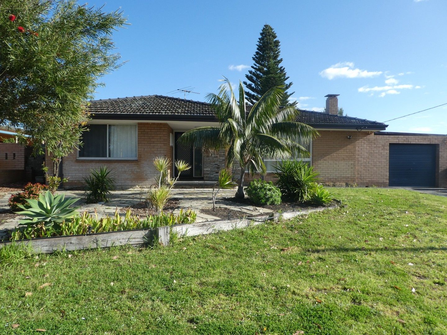 4 bedrooms House in 74 Malibu Road SAFETY BAY WA, 6169