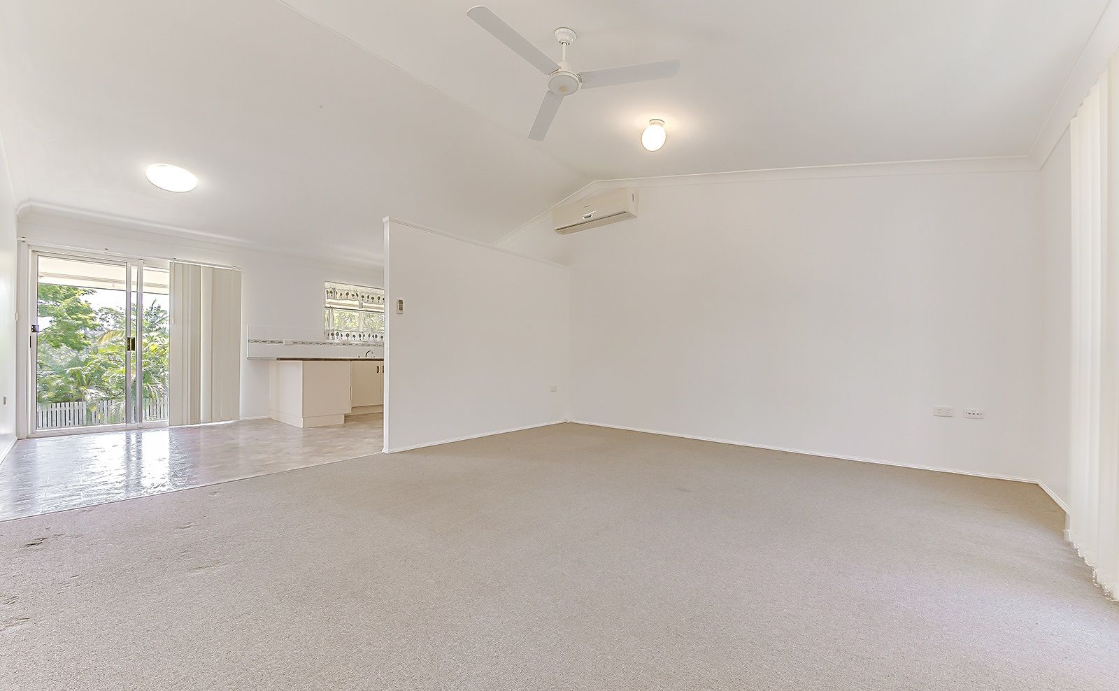 17 Sandalwood Drive TENANT APPROVED, Lammermoor QLD 4703, Image 2