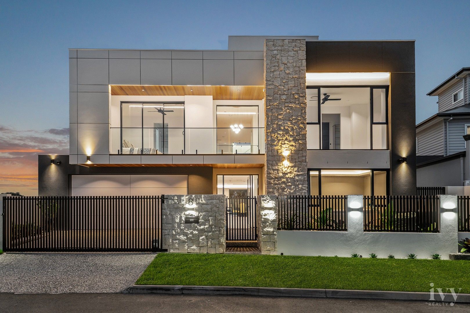 5 bedrooms House in 8 Belair Crescent PARADISE POINT QLD, 4216