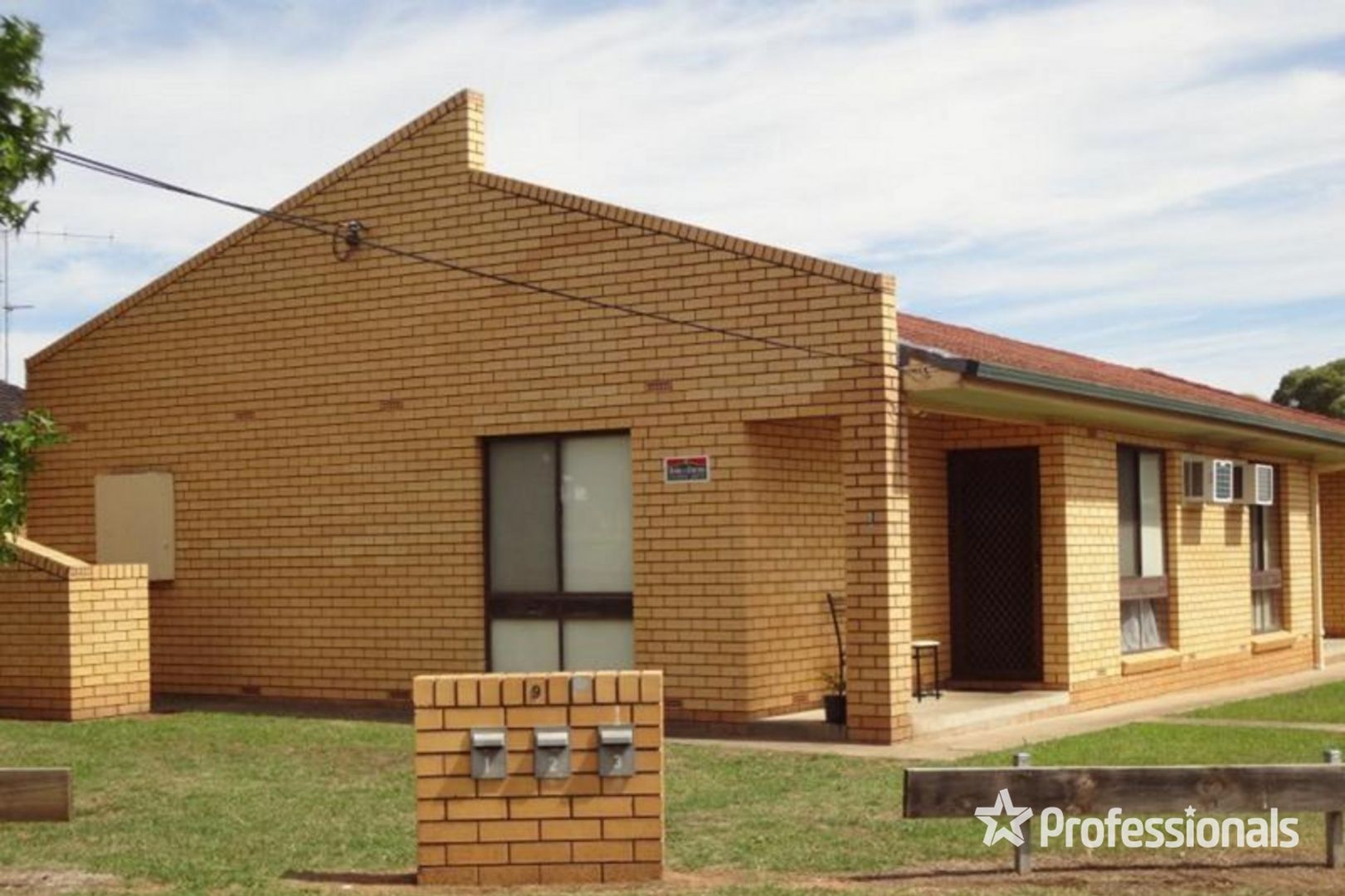 2 bedrooms Apartment / Unit / Flat in 2/9 Wewak Street ASHMONT NSW, 2650