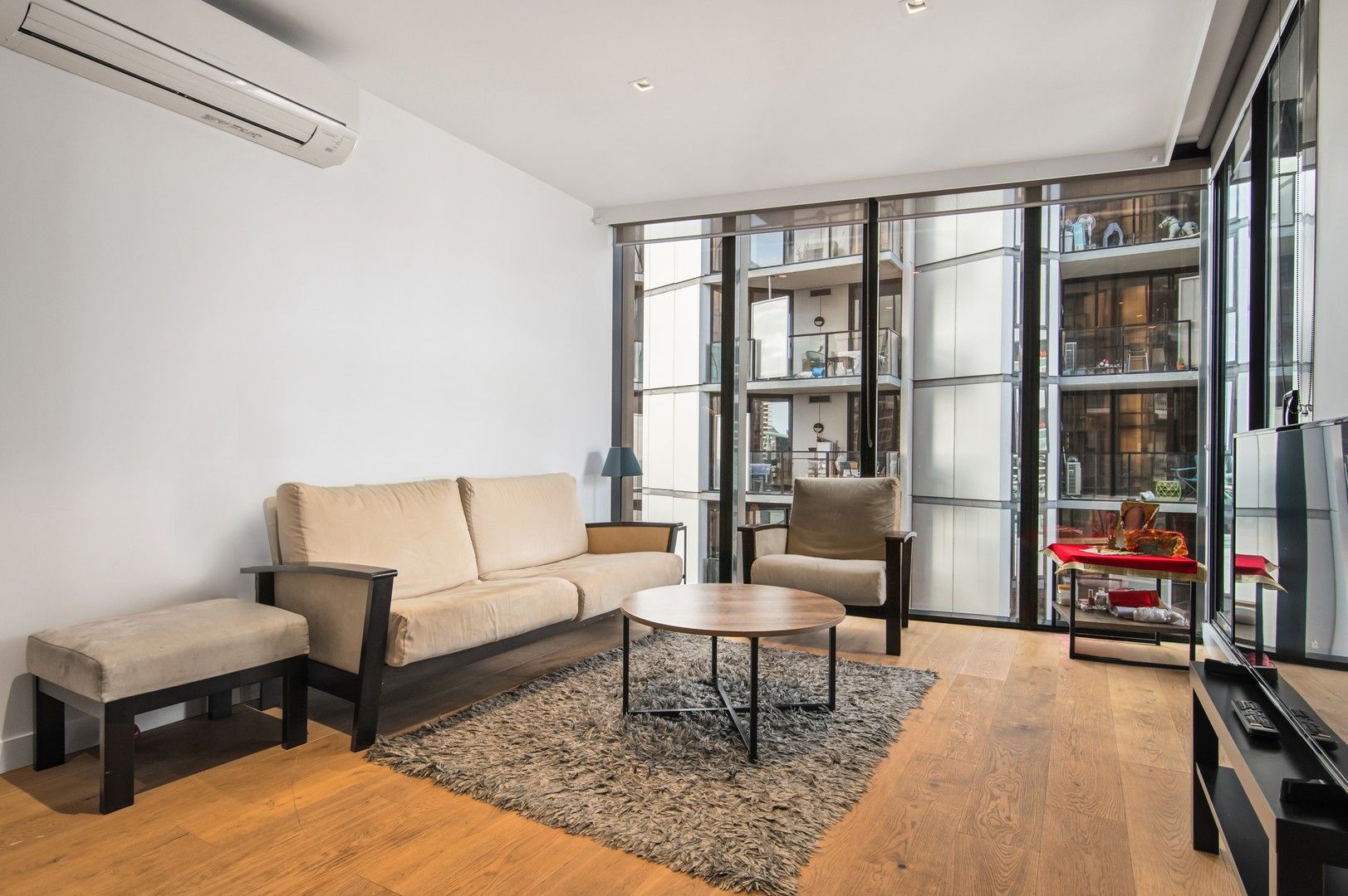 1 bedrooms Apartment / Unit / Flat in 1415/677 La Trobe Street DOCKLANDS VIC, 3008