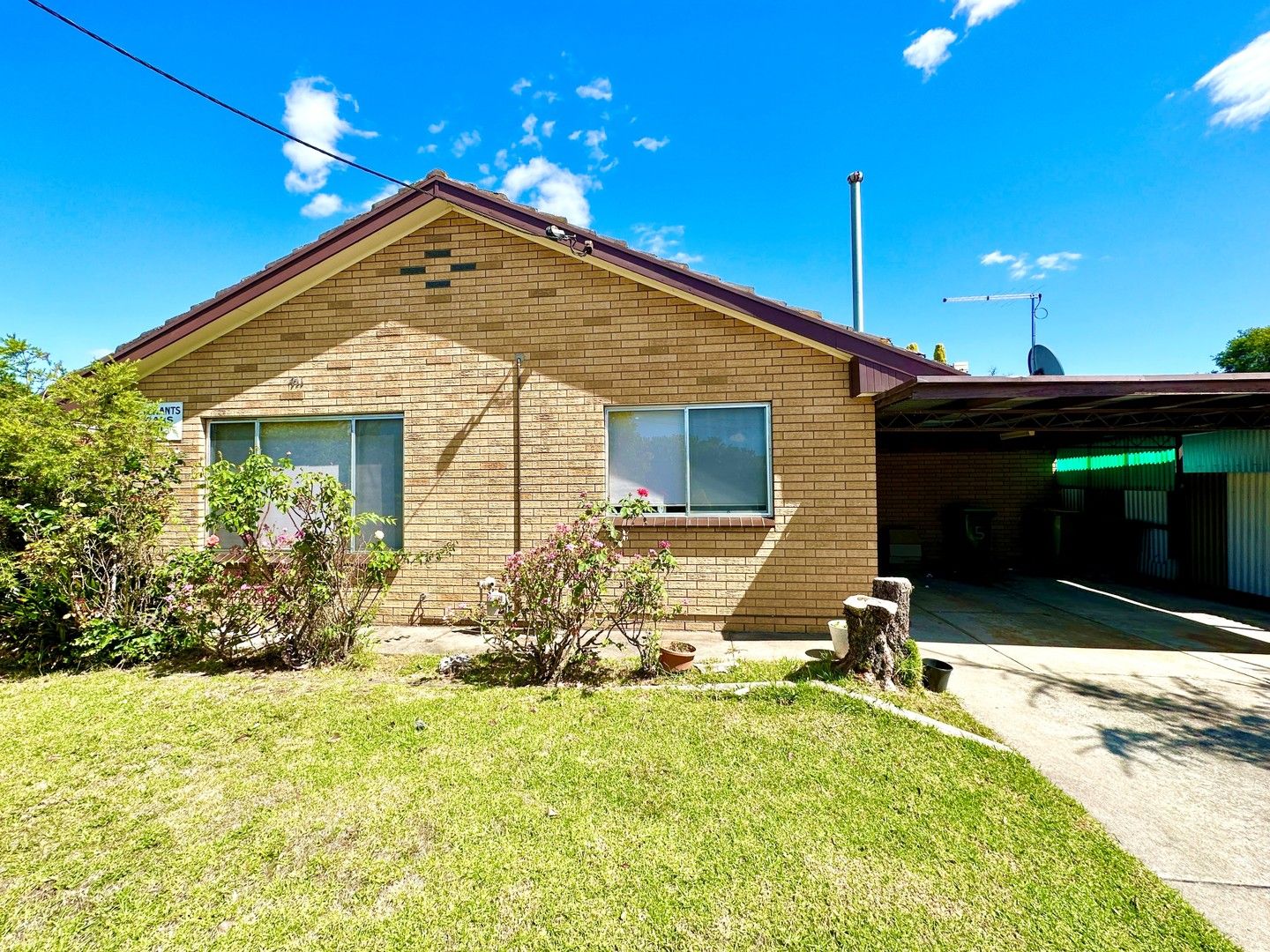 2 bedrooms Apartment / Unit / Flat in 1/411 Macauley Street SOUTH ALBURY NSW, 2640