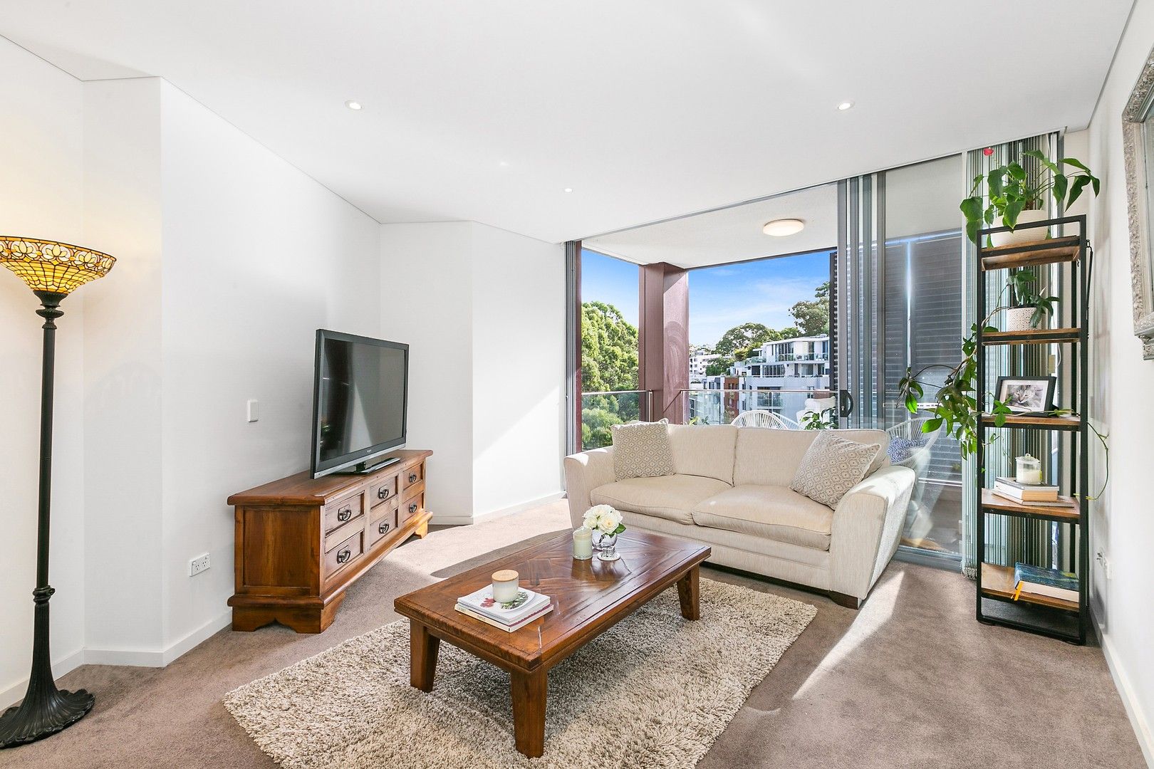 2 bedrooms Apartment / Unit / Flat in 609A/92-96 Gordon Crescent LANE COVE NSW, 2066