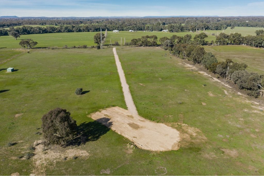 2 Hawkins Lane, Longlea VIC 3551, Image 2