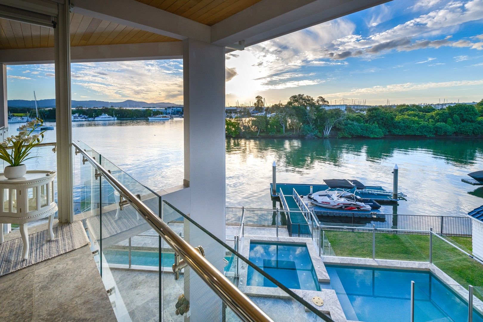 6 bedrooms House in 2334 Cressbrook Drive HOPE ISLAND QLD, 4212