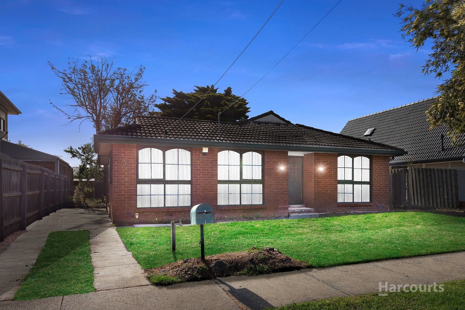 3 bedrooms House in 5 Ambon Avenue DEER PARK VIC, 3023
