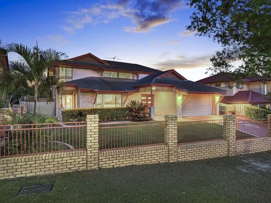 5 bedrooms House in 33 White Cedar Circuit STRETTON QLD, 4116