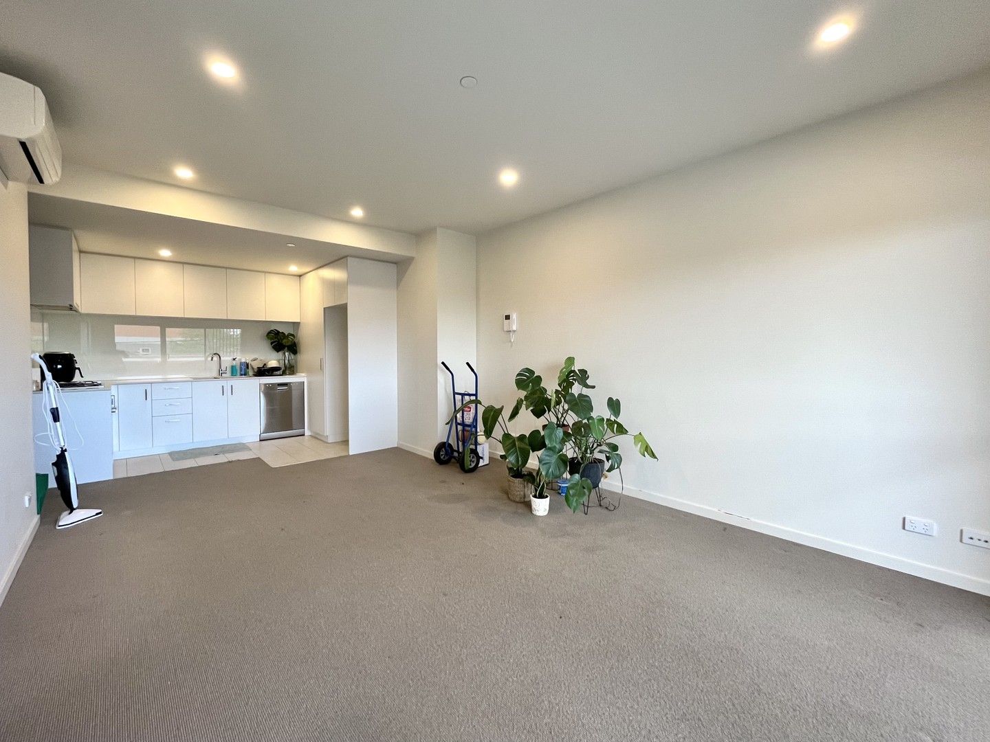 108/15 Windsor Avenue, Springvale VIC 3171 Apartment For Rent 450