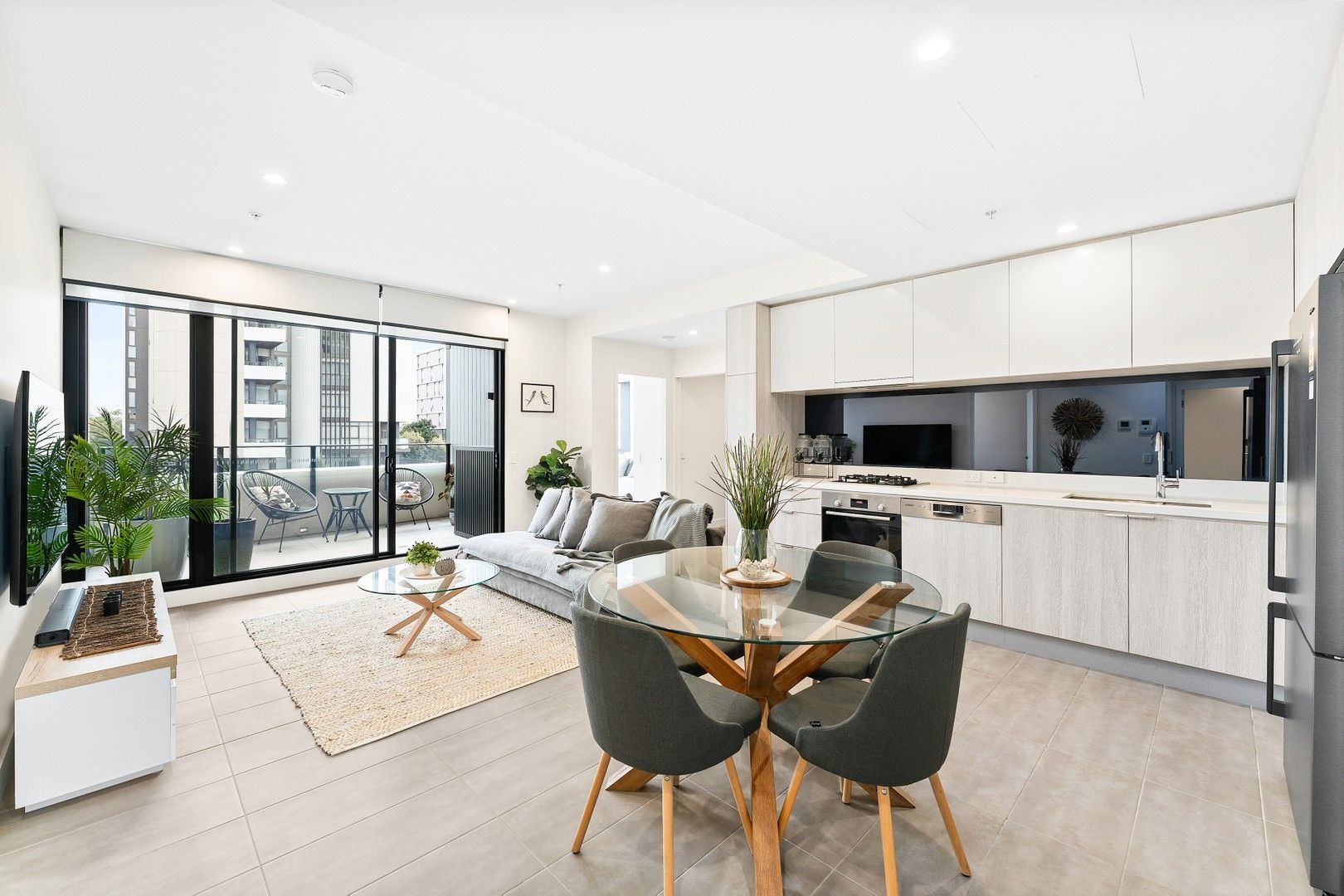 2 bedrooms Apartment / Unit / Flat in 211/4 Foreshore Boulevard WOOLOOWARE NSW, 2230