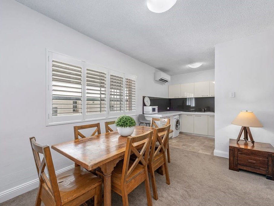 1 bedrooms Apartment / Unit / Flat in 4/129 Crescent Road HAMILTON QLD, 4007