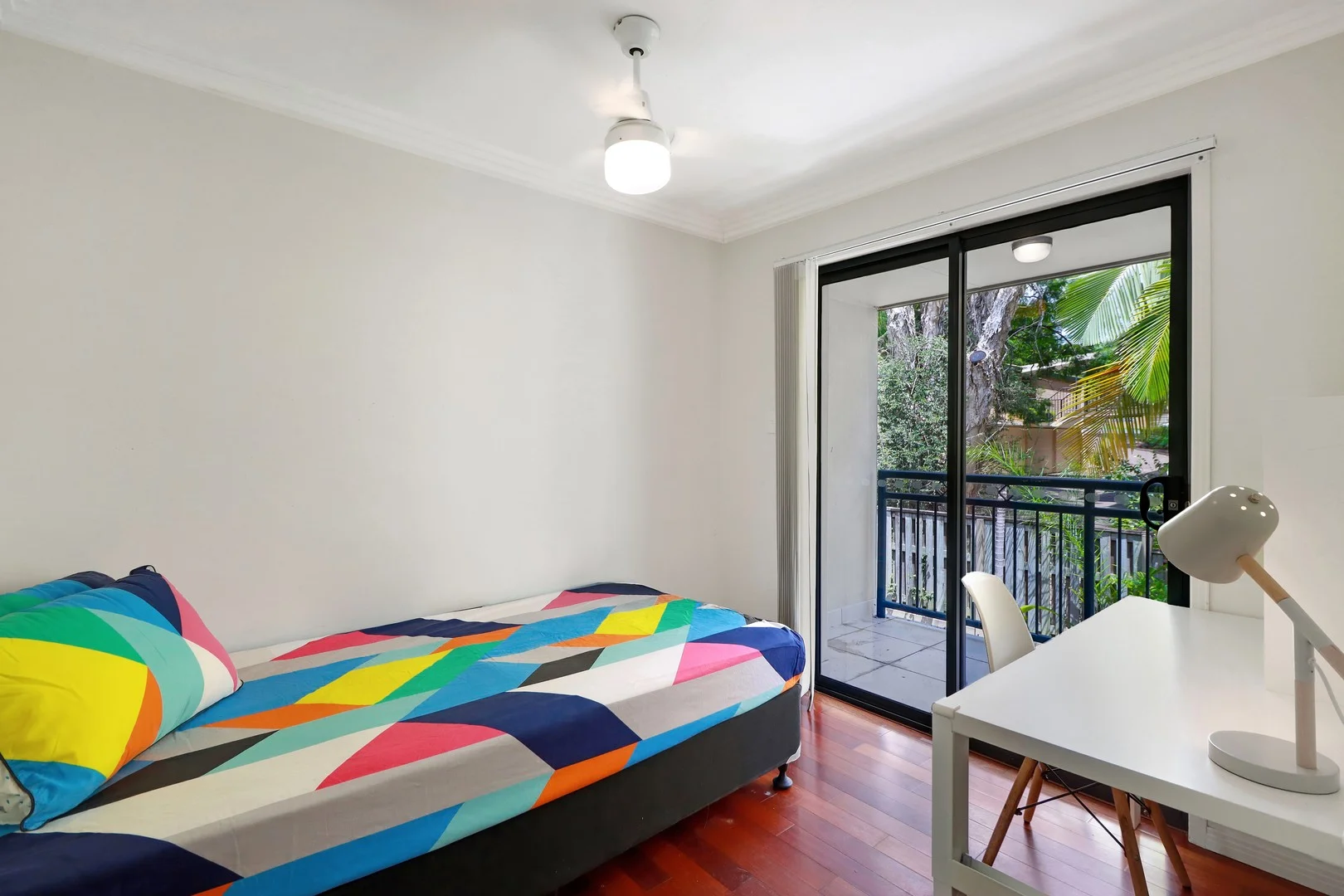 Room 2 - 4/41 Warren St, St Lucia QLD 4067