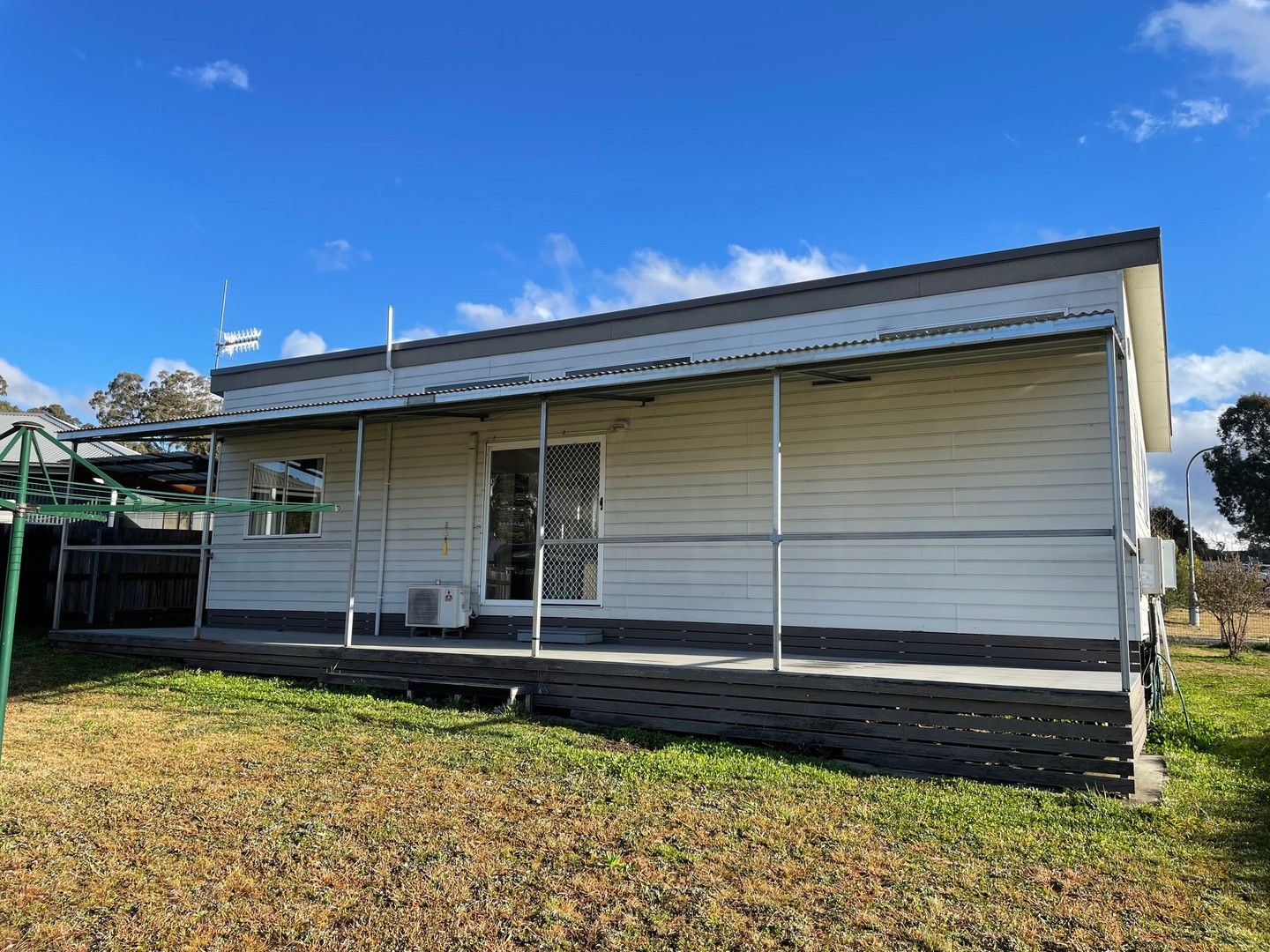 2 bedrooms House in 22 Dale Crescent ARMIDALE NSW, 2350