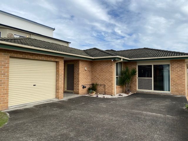 2 bedrooms Villa in 2/64 Wharf Street TUNCURRY NSW, 2428