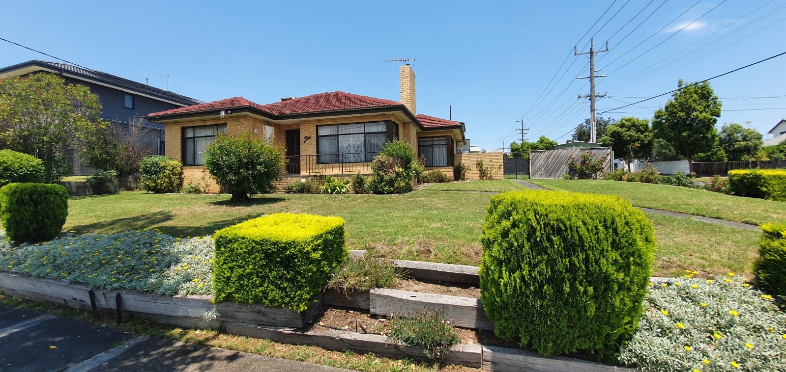 3 bedrooms House in 2 Therese Avenue MOUNT WAVERLEY VIC, 3149