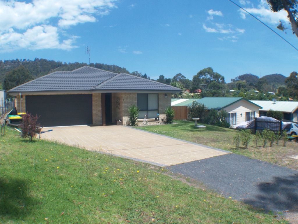 2 Eden St, WOLUMLA NSW 2550, Image 0