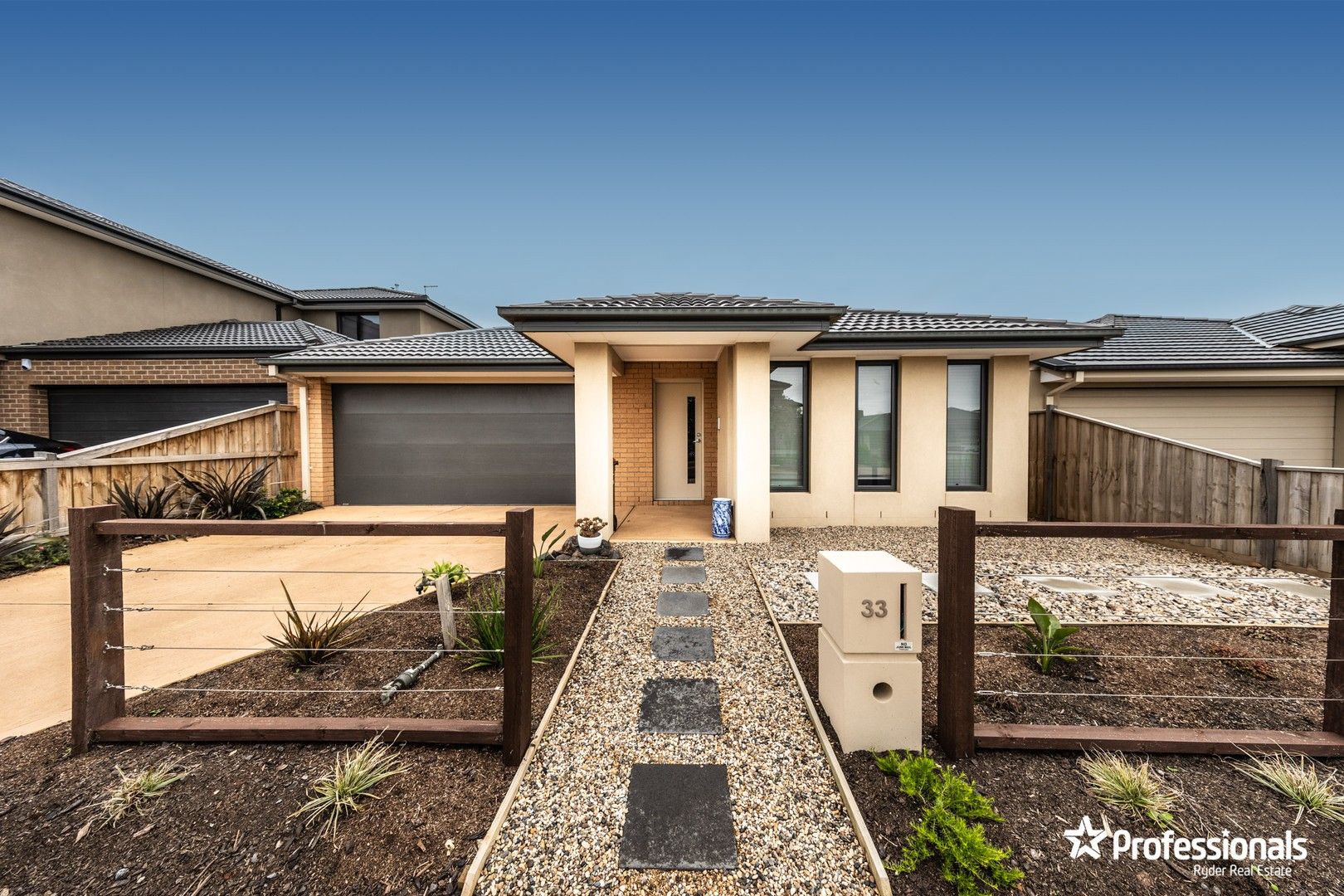 4 bedrooms House in 33 Bridgefield Pkwy ROCKBANK VIC, 3335