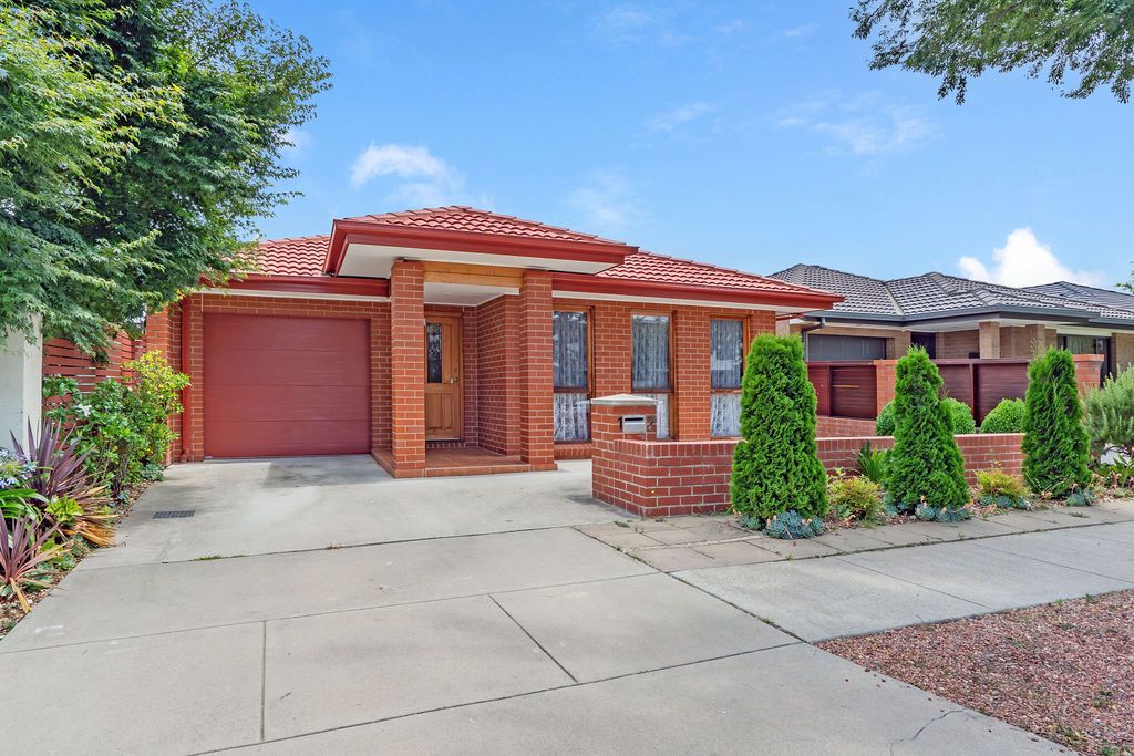 4 bedrooms House in 17 Henry Kendall Street FRANKLIN ACT, 2913