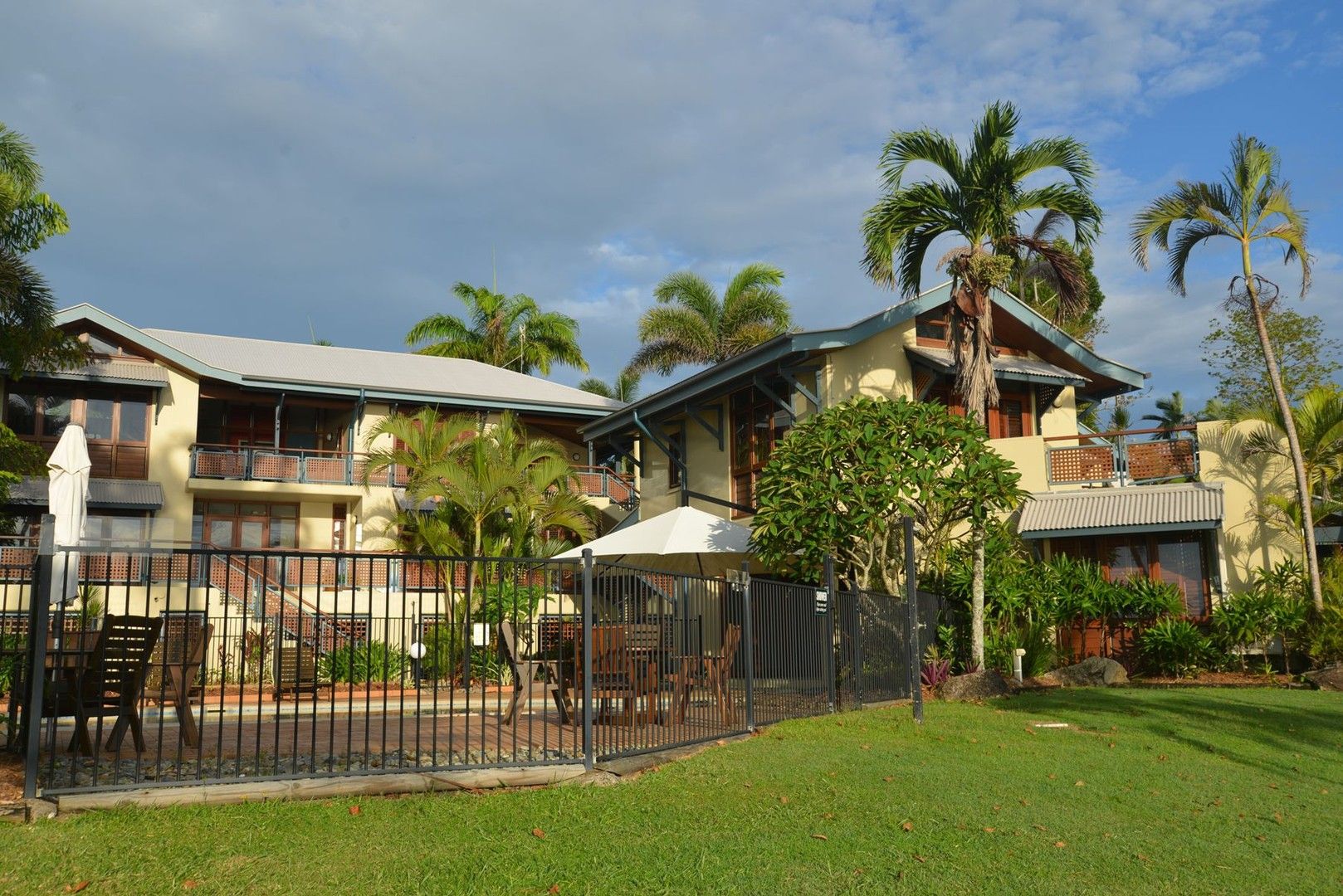 1 bedrooms Apartment / Unit / Flat in 2/64 Reid Road WONGALING BEACH QLD, 4852