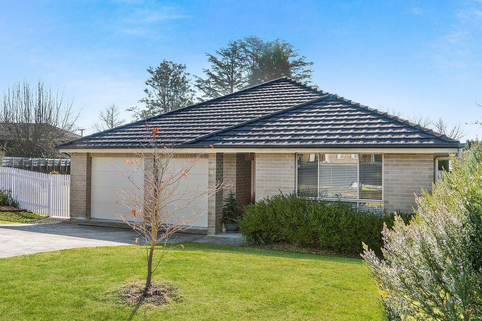 4 bedrooms House in 8 Lansdown Place MOSS VALE NSW, 2577