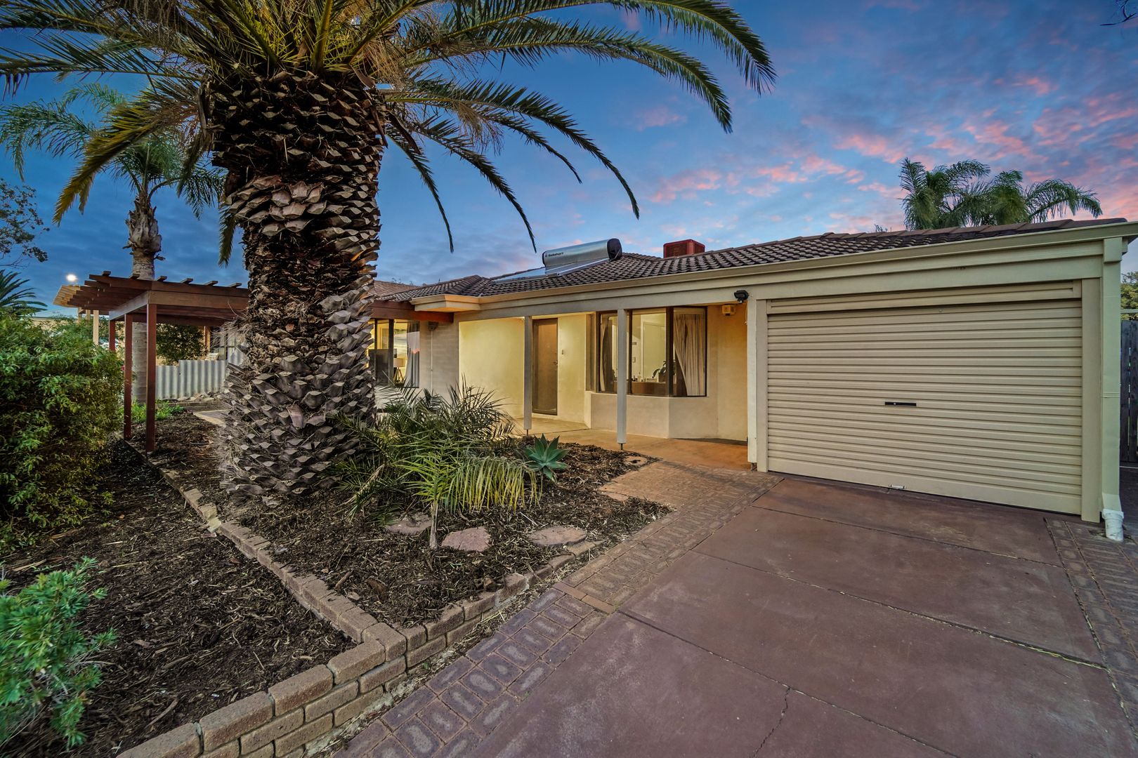 4 bedrooms House in 101 Wimbledon Drive KINGSLEY WA, 6026