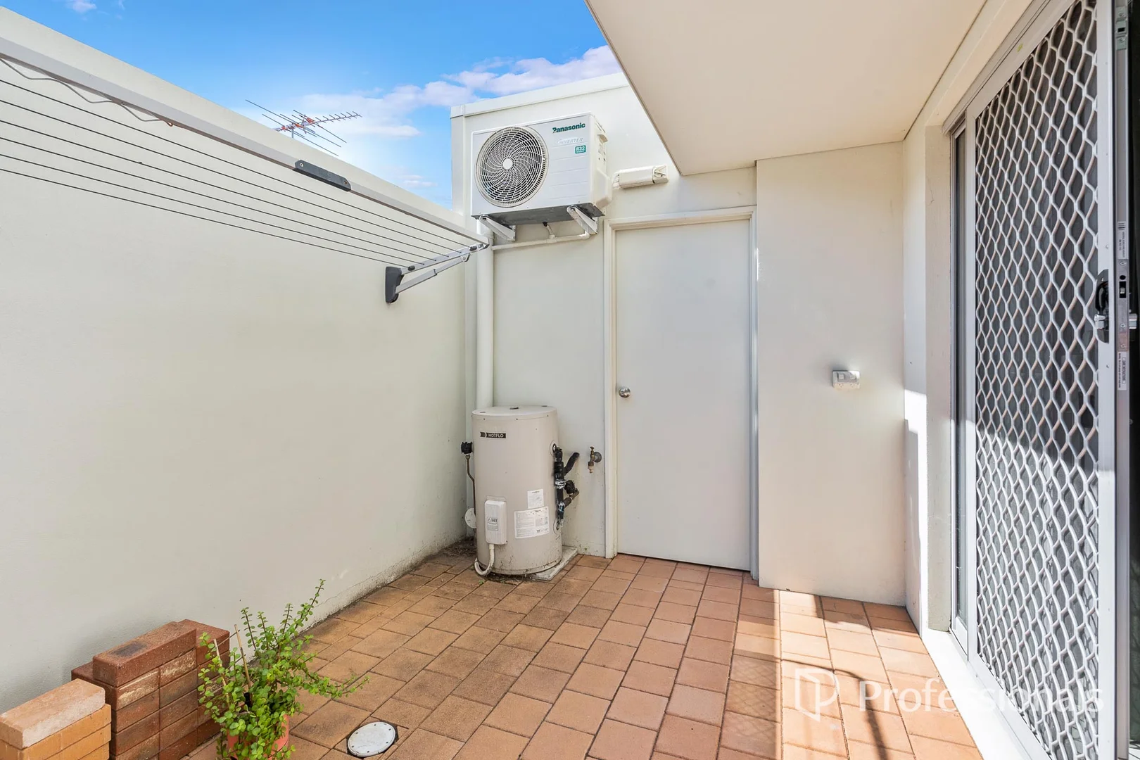Additional image 12 of 2/18 Mathoura Street, Midland WA 6056
