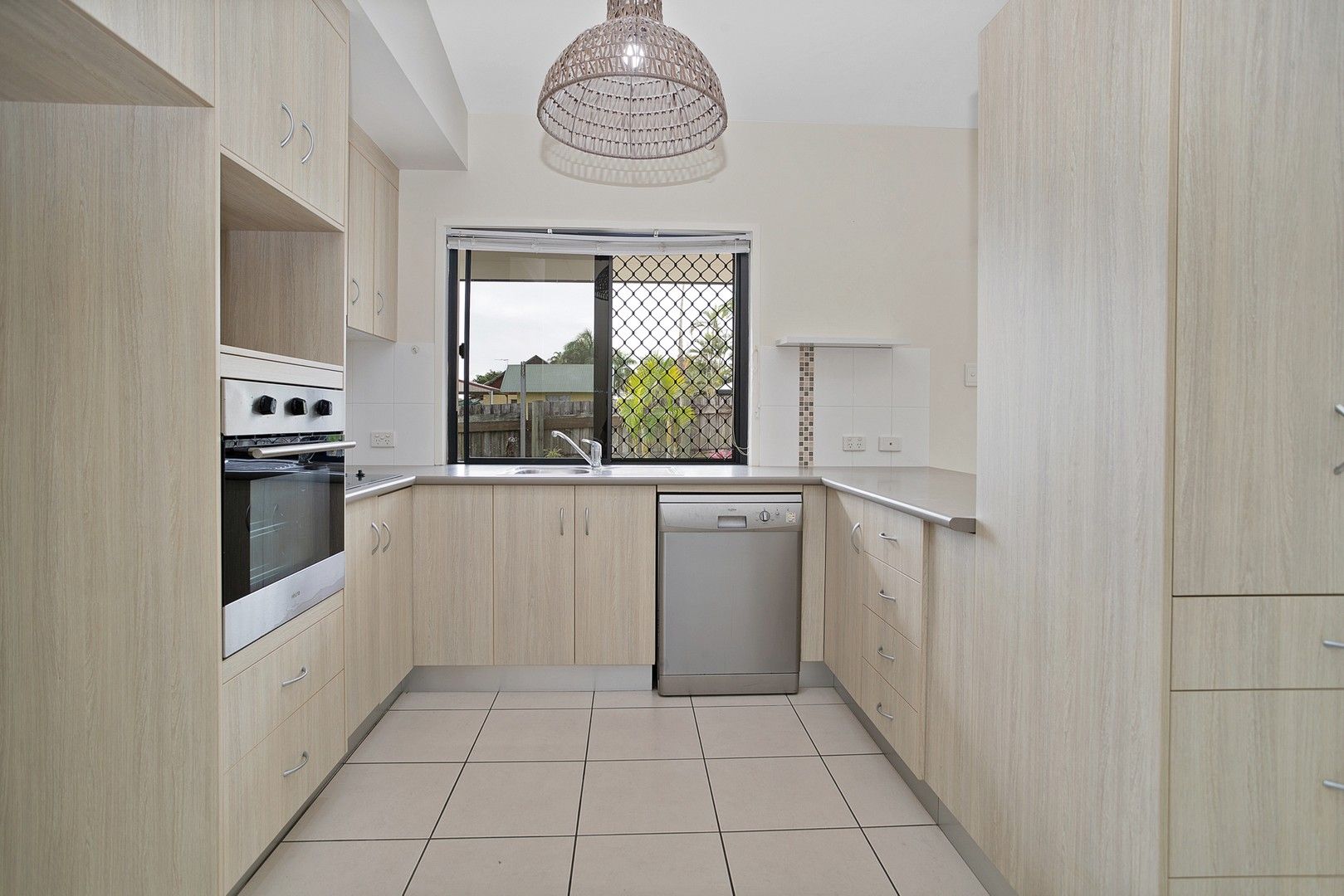 3/10 Coolum Court, Blacks Beach QLD 4740, Image 0