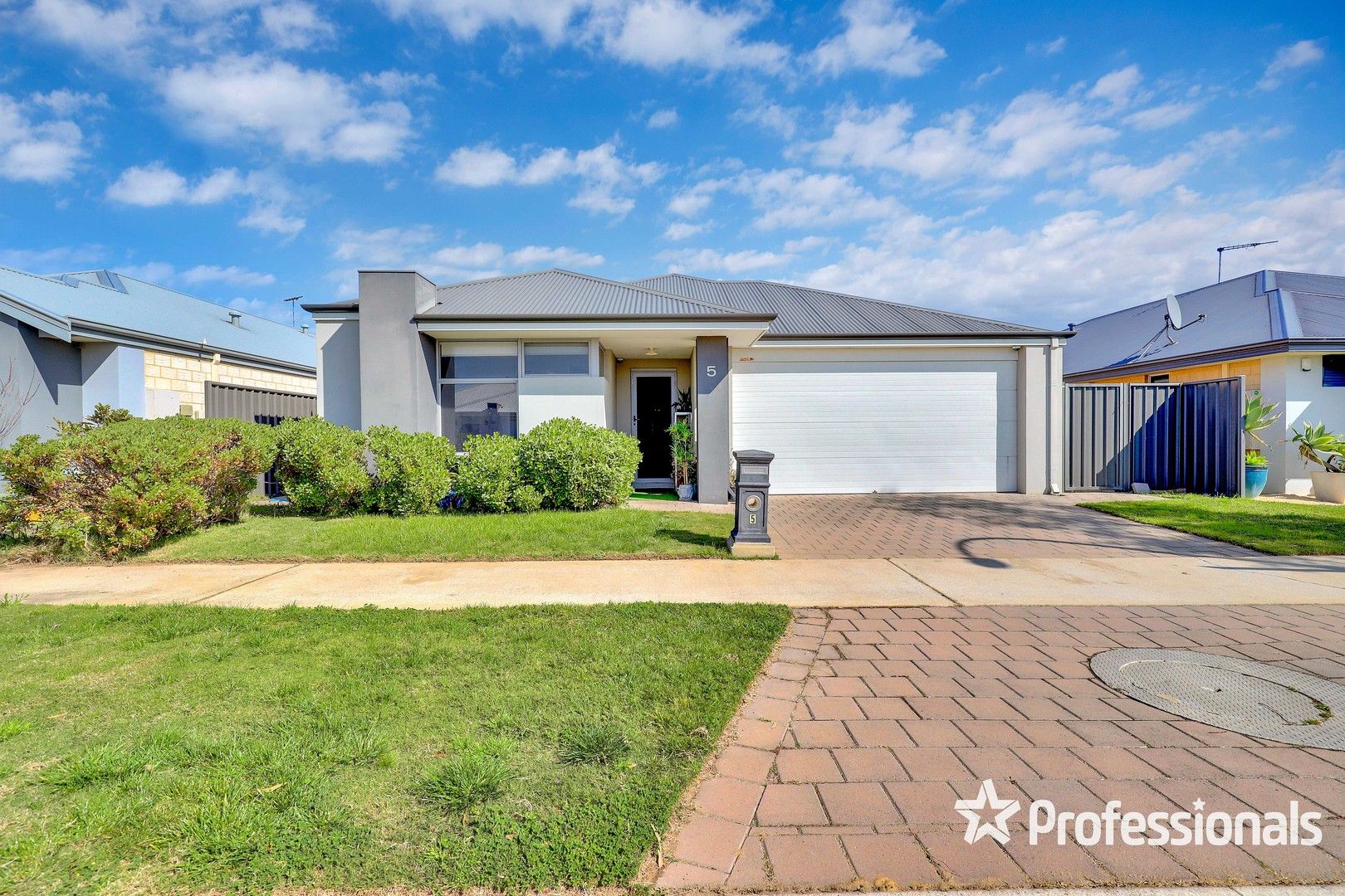 5 Charnwood Grove, Hilbert WA 6112, Image 0