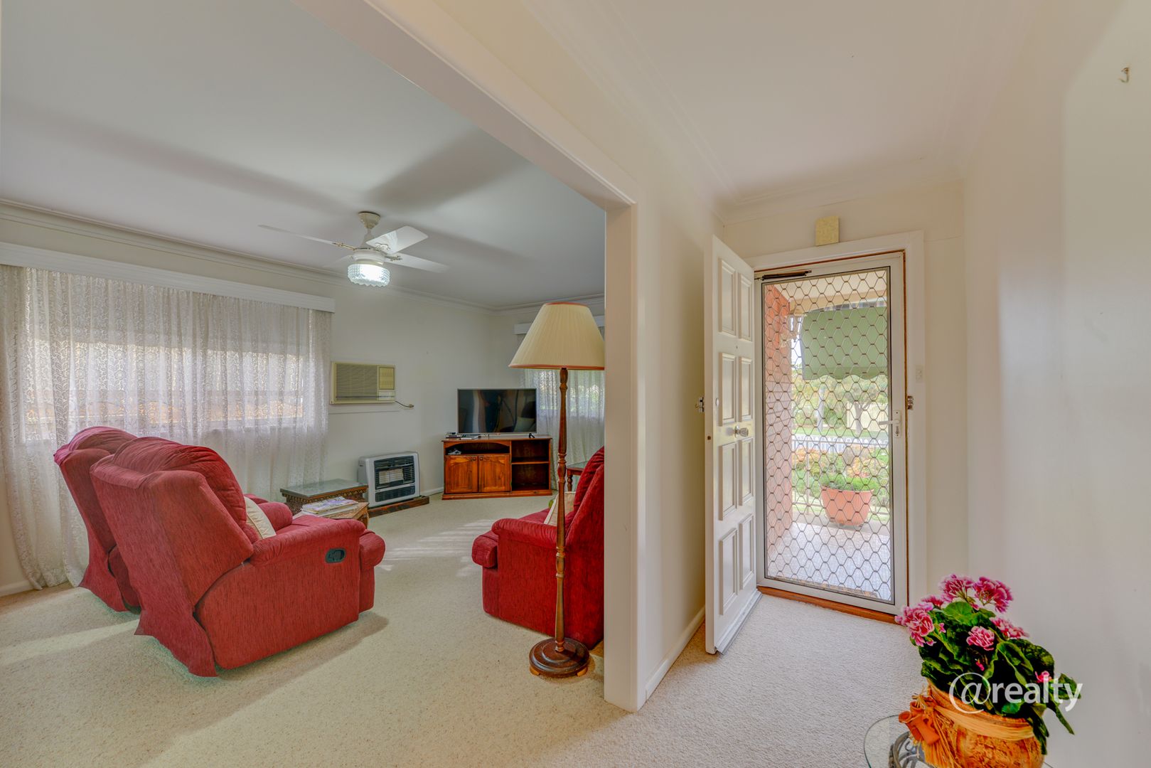 11 Karloo Street, South Tamworth NSW 2340, Image 2