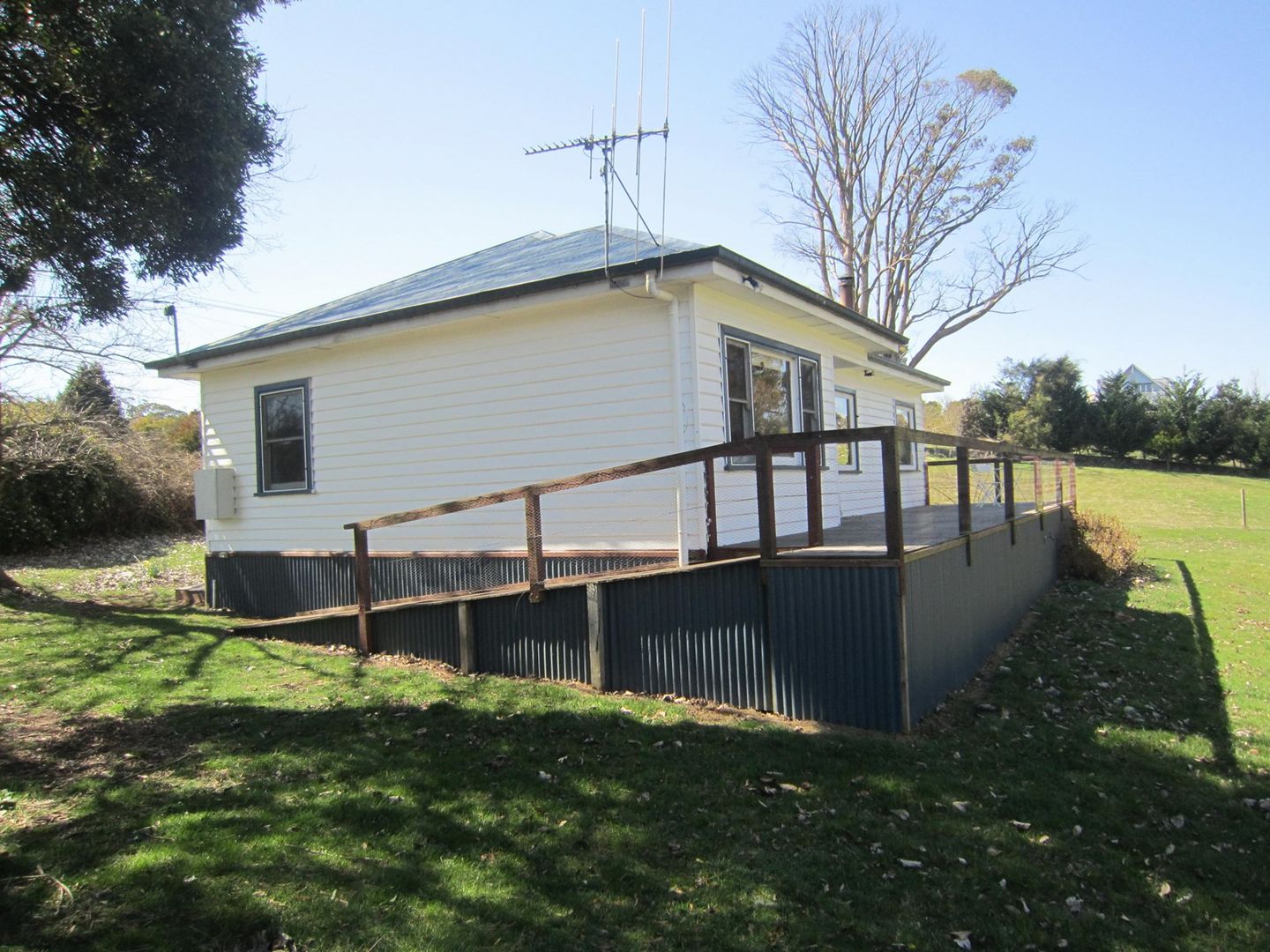 93 High St, Trentham VIC 3458, Image 2