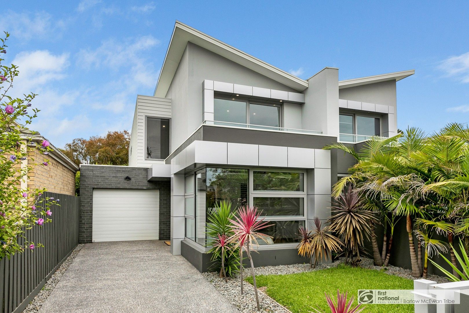 4 bedrooms Townhouse in 42 Sussex Street SEAHOLME VIC, 3018