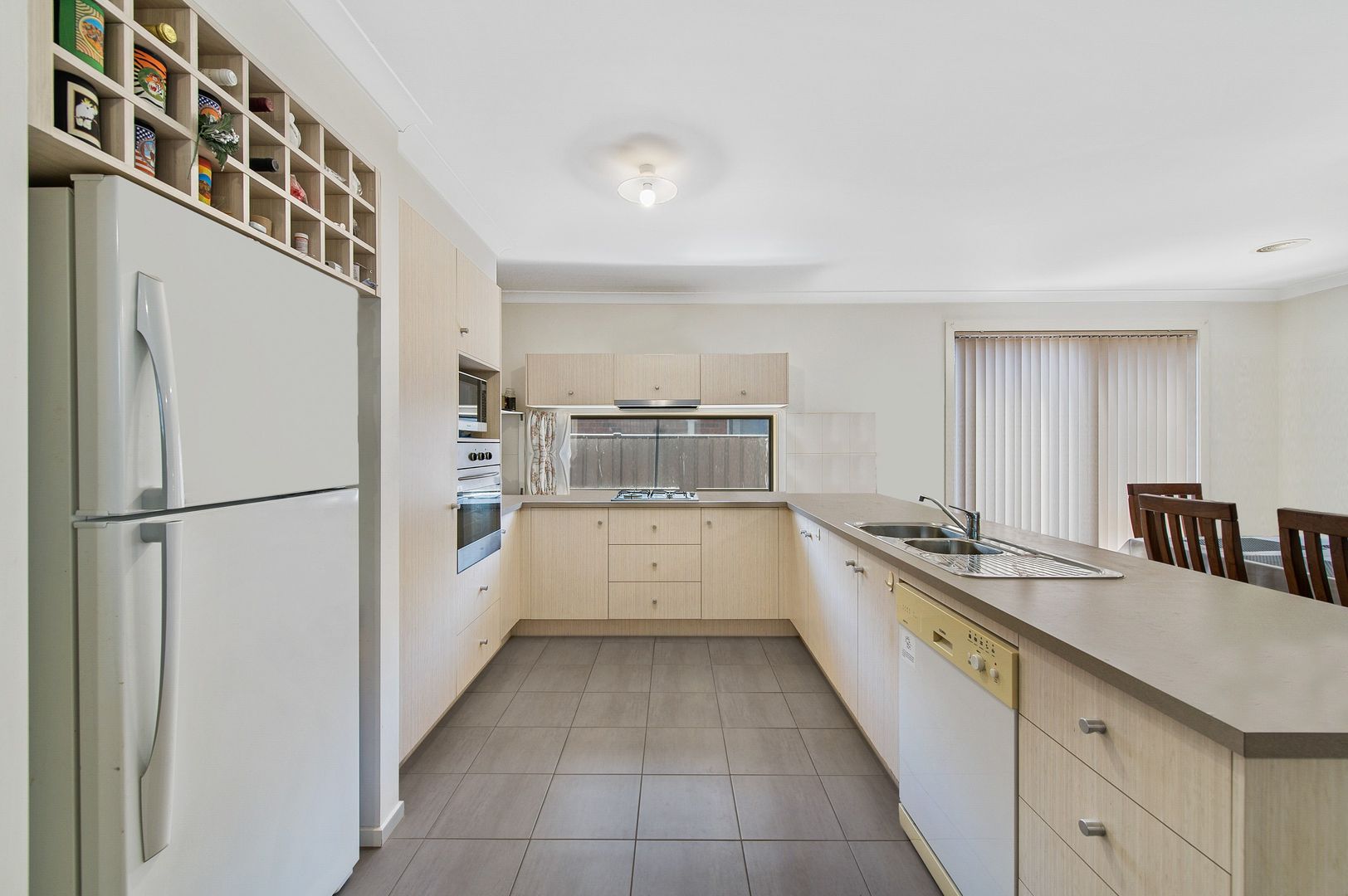 3 Howard Place, Deer Park VIC 3023, Image 2