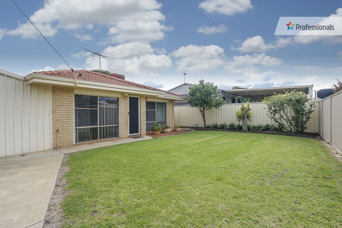 15 Blue Gum Place, Midvale WA 6056, Image 2