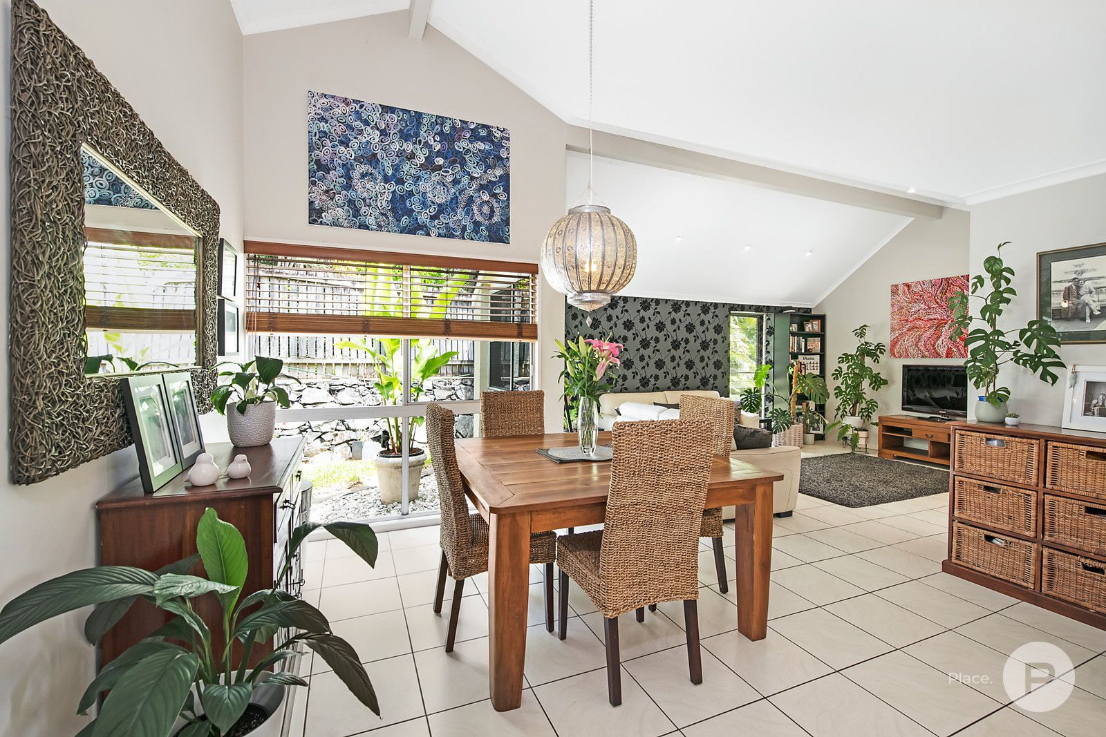 7 Apley Court, Carindale QLD 4152, Image 2