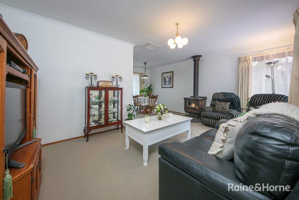 7 Scenic Court, Gisborne VIC 3437, Image 2