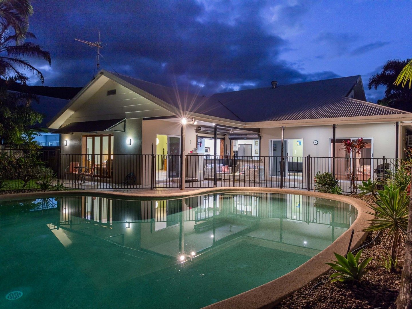 15 Ilse Close, Clifton Beach Property History & Address Research Domain