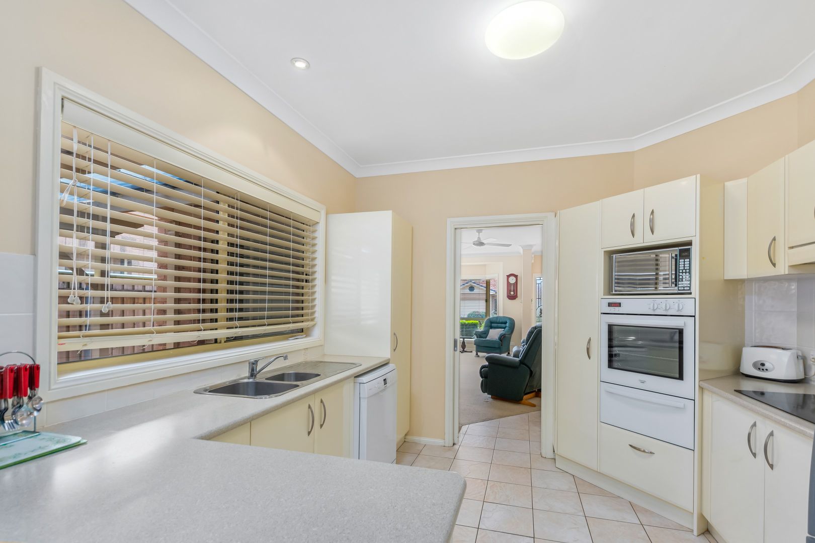 11 Streeton Ave, Kanahooka NSW 2530, Image 2