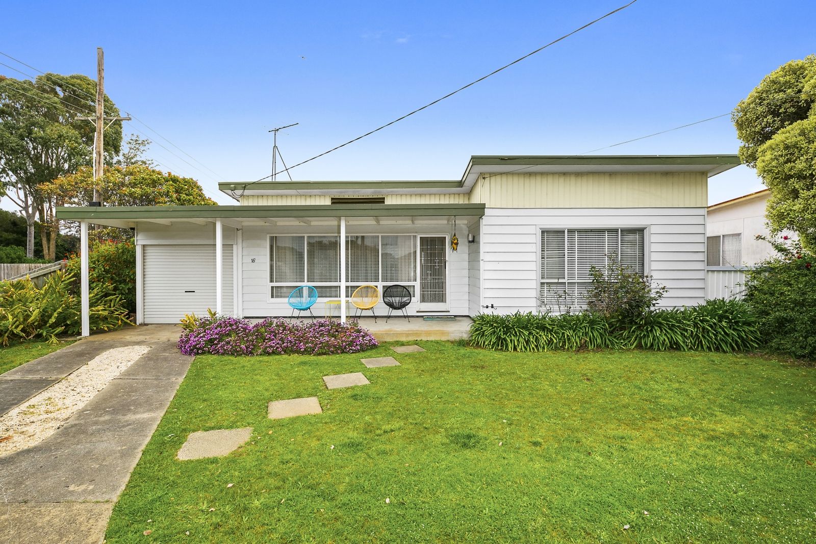 3 bedrooms House in 16 Seaview Avenue ST LEONARDS VIC, 3223