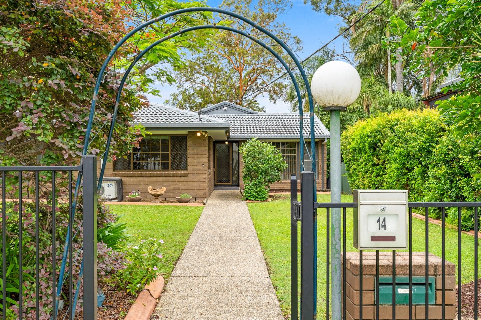 4 bedrooms House in 14 Woodview Street BROWNS PLAINS QLD, 4118