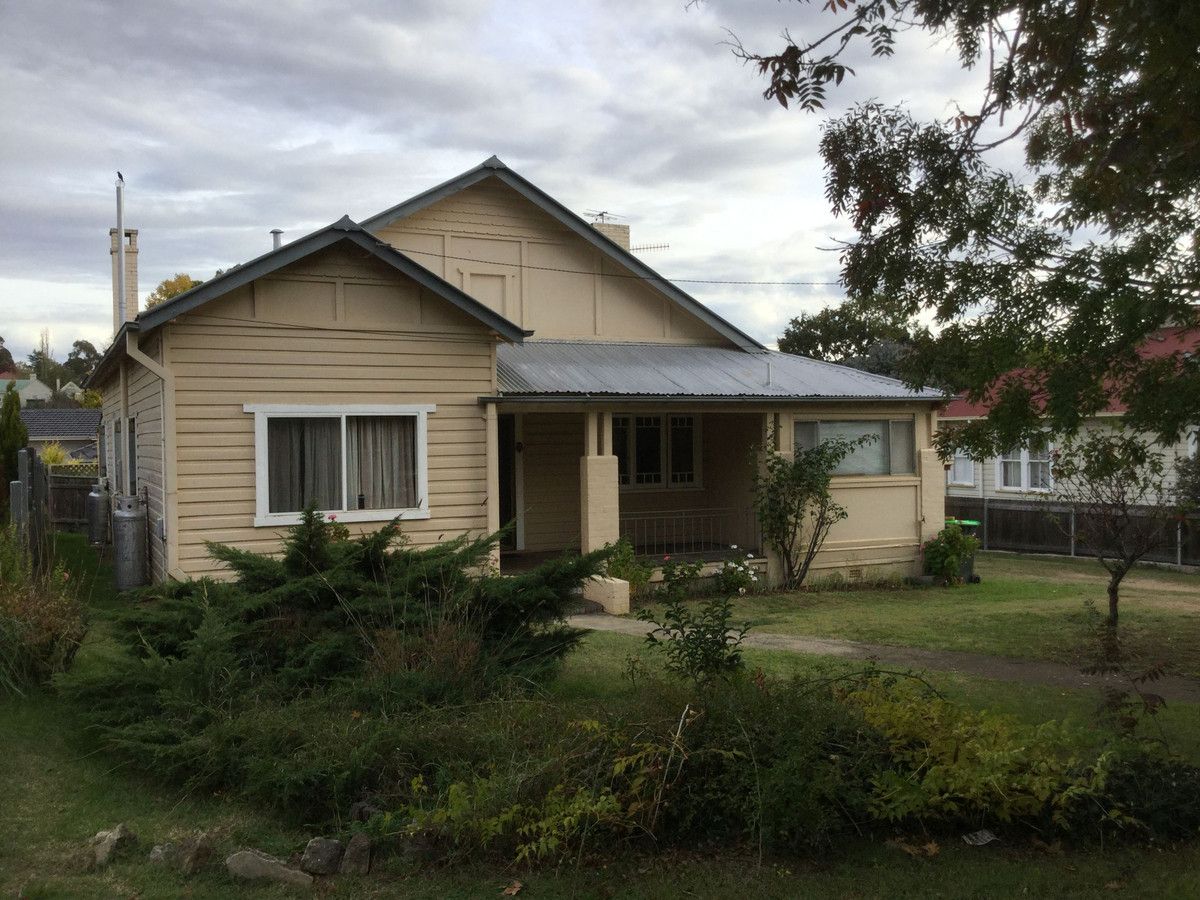 2 114 Barney Street Armidale Nsw 2350 Apartment For Rent 230 00 Domain