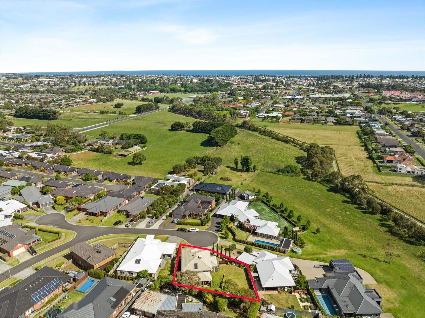 4 bedrooms House in 16 Chenoweth Court WARRNAMBOOL VIC, 3280