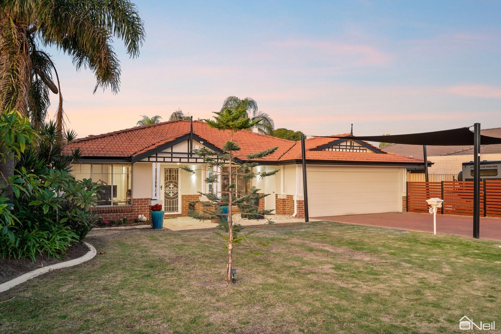 4 bedrooms House in 10 Tremont Gardens CANNING VALE WA, 6155