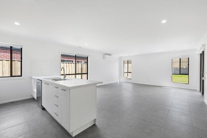 18 Beartooth Drive, Winter Valley VIC 3358, Image 2