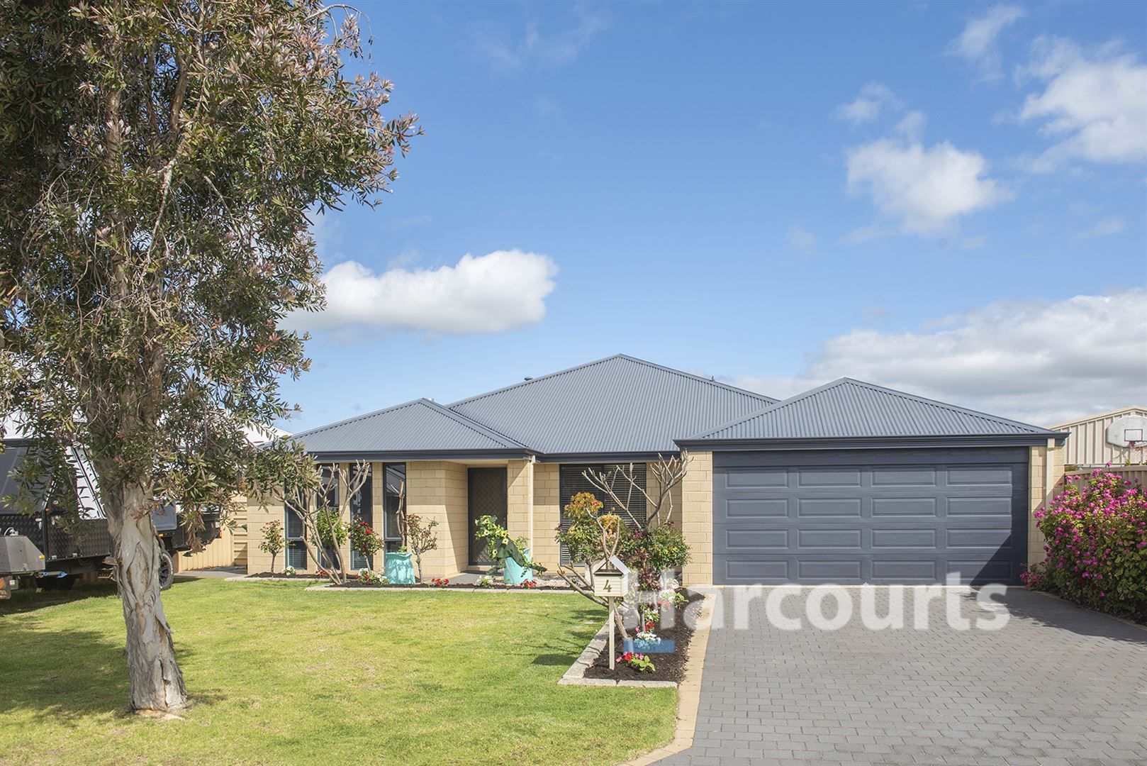 4 bedrooms House in 4 Marseilles Drive YALYALUP WA, 6280
