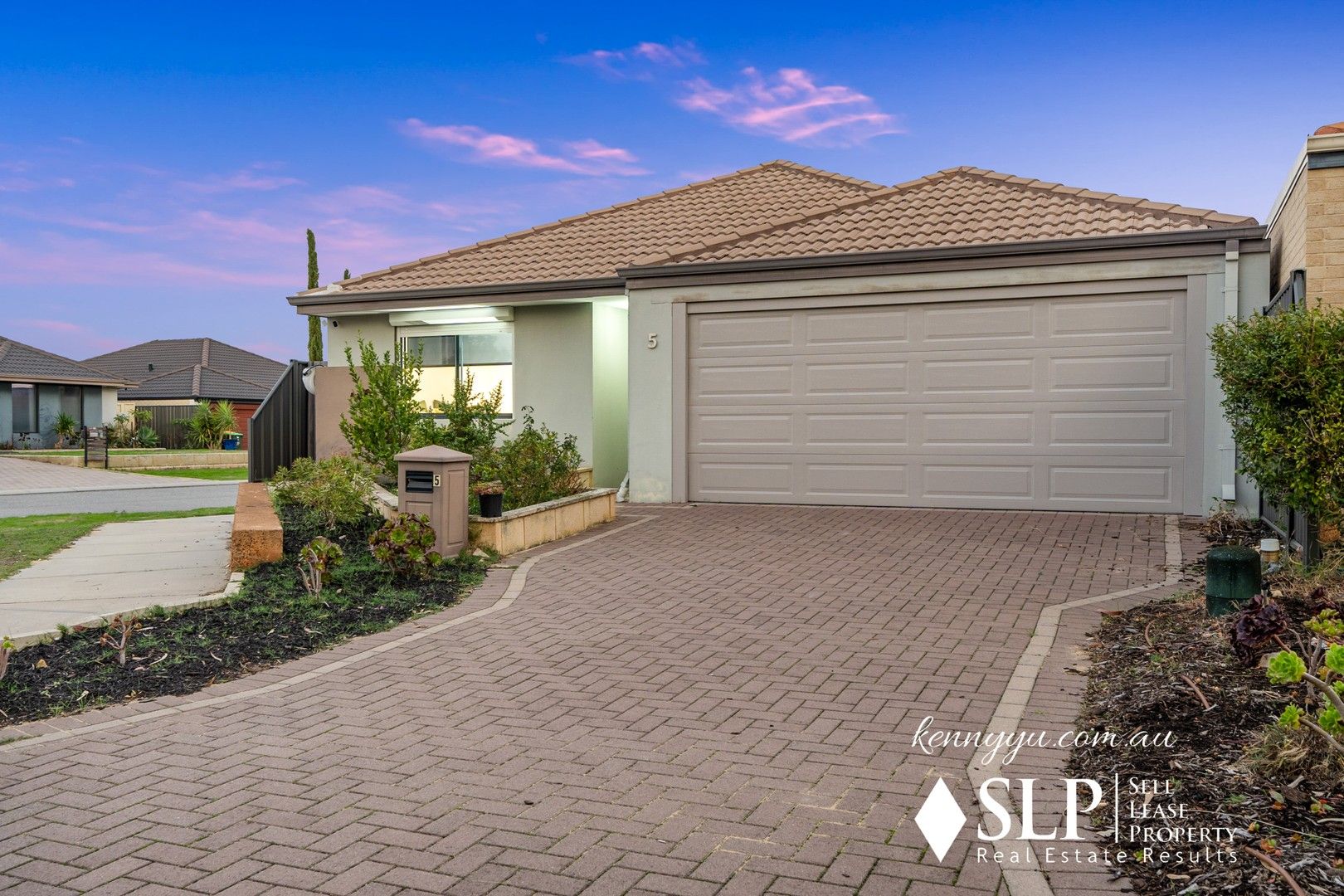 4 bedrooms House in 5 Bentham Turn BANKSIA GROVE WA, 6031