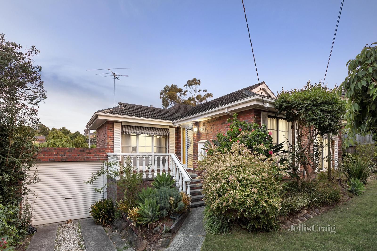 94 Macedon Road, Templestowe Lower Property History & Address