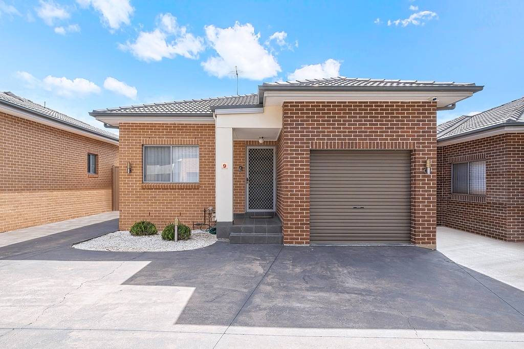 Picture of 9/28 Charlotte Road, ROOTY HILL NSW 2766