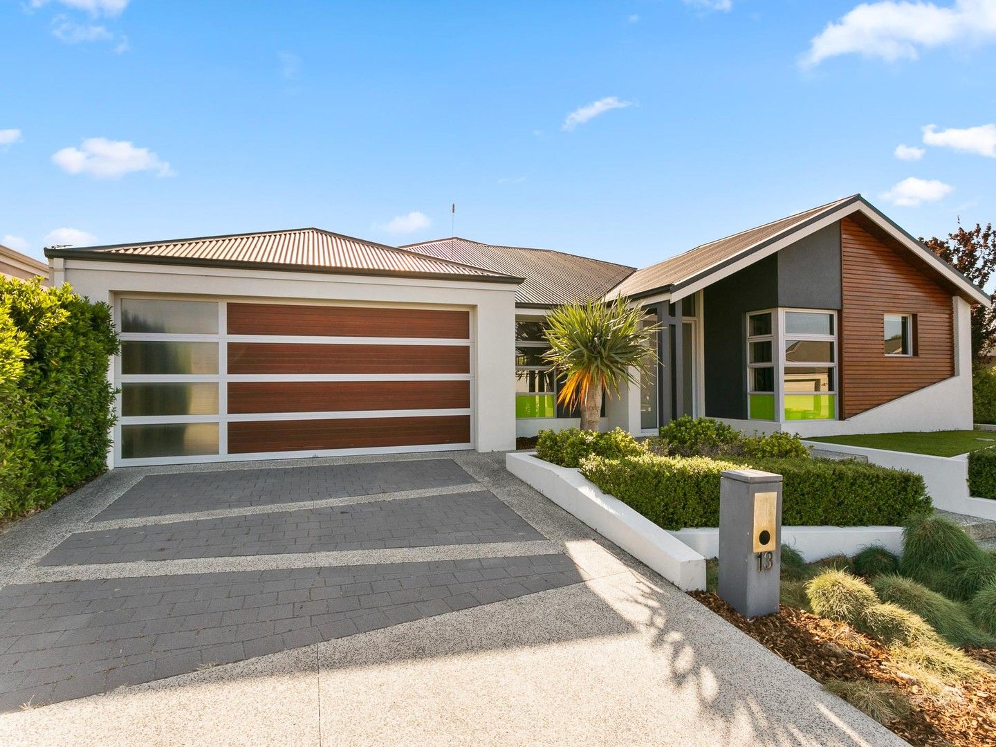 4 bedrooms House in 13 Bruny Meander WANDI WA, 6167