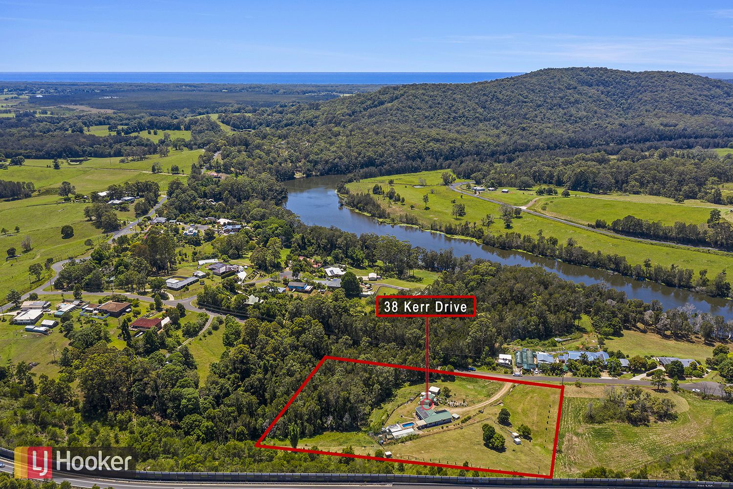 6 bedrooms House in 38 Kerr Drive MACKSVILLE NSW, 2447