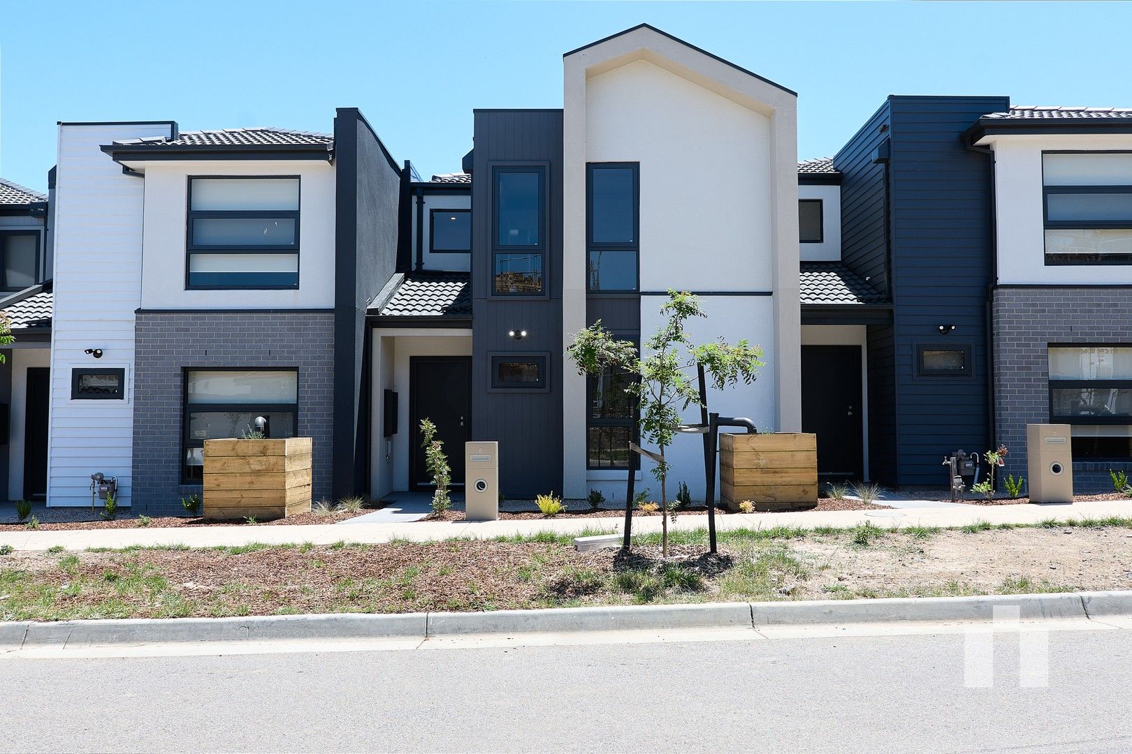 3 bedrooms Townhouse in 8 Cavender Street MERNDA VIC, 3754
